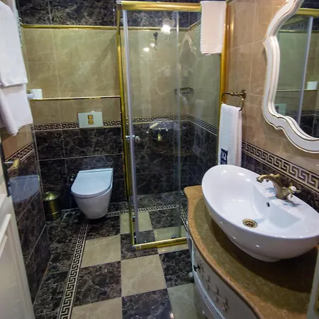 Iq Aparthotel 3*