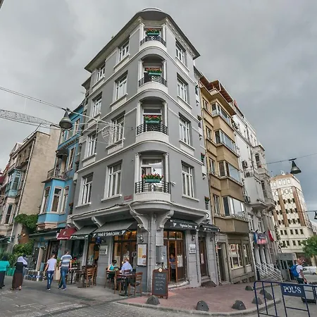 Iq 3* Istanbul