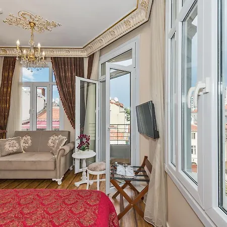 Iq Aparthotel 3*