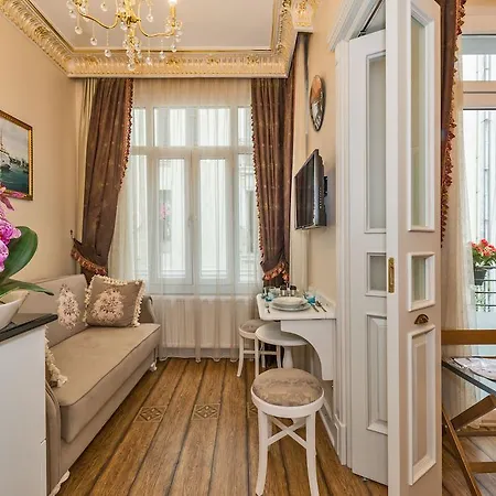 Iq Aparthotel 3*