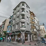 Iq Aparthotel 4*