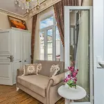 Iq Aparthotel 4*