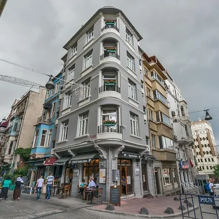 Iq Aparthotel 4*