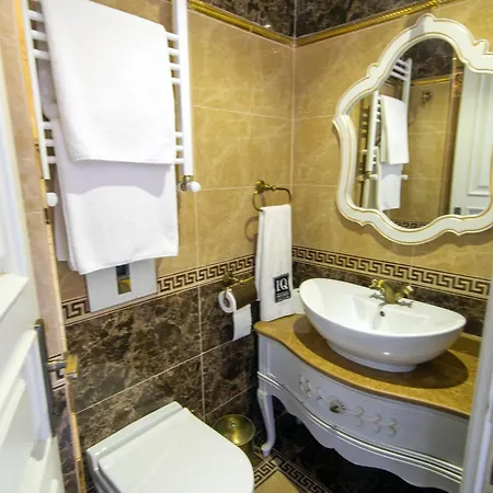 Iq Aparthotel