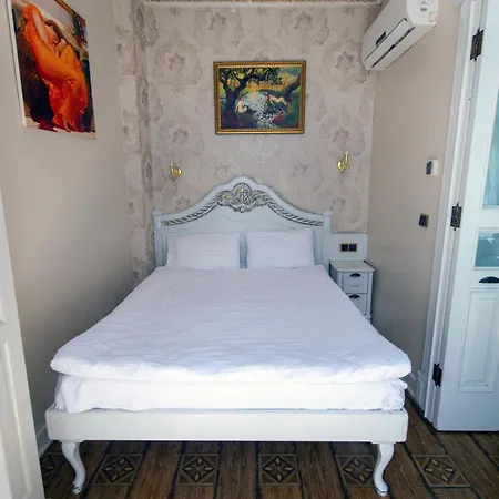 Iq Aparthotel 4*